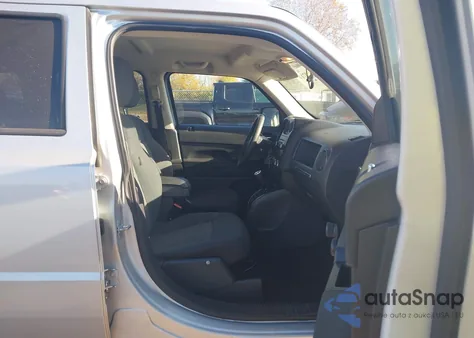 2010 Jeep Patriot Sport из США, поврежденный, VIN 1J4NT1GA2AD654665